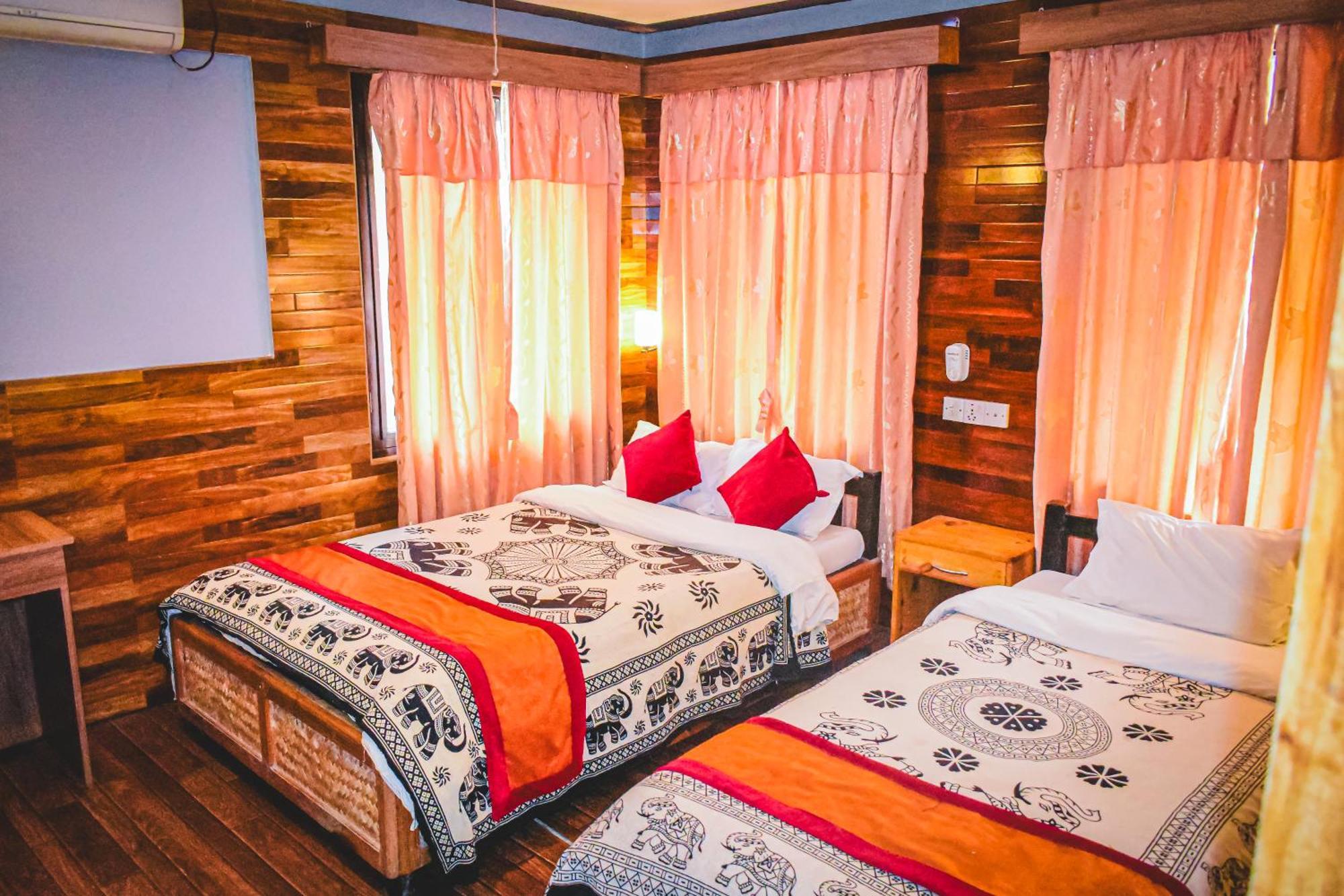 Hotel Riverside With Swimming Pool Sauraha Extérieur photo