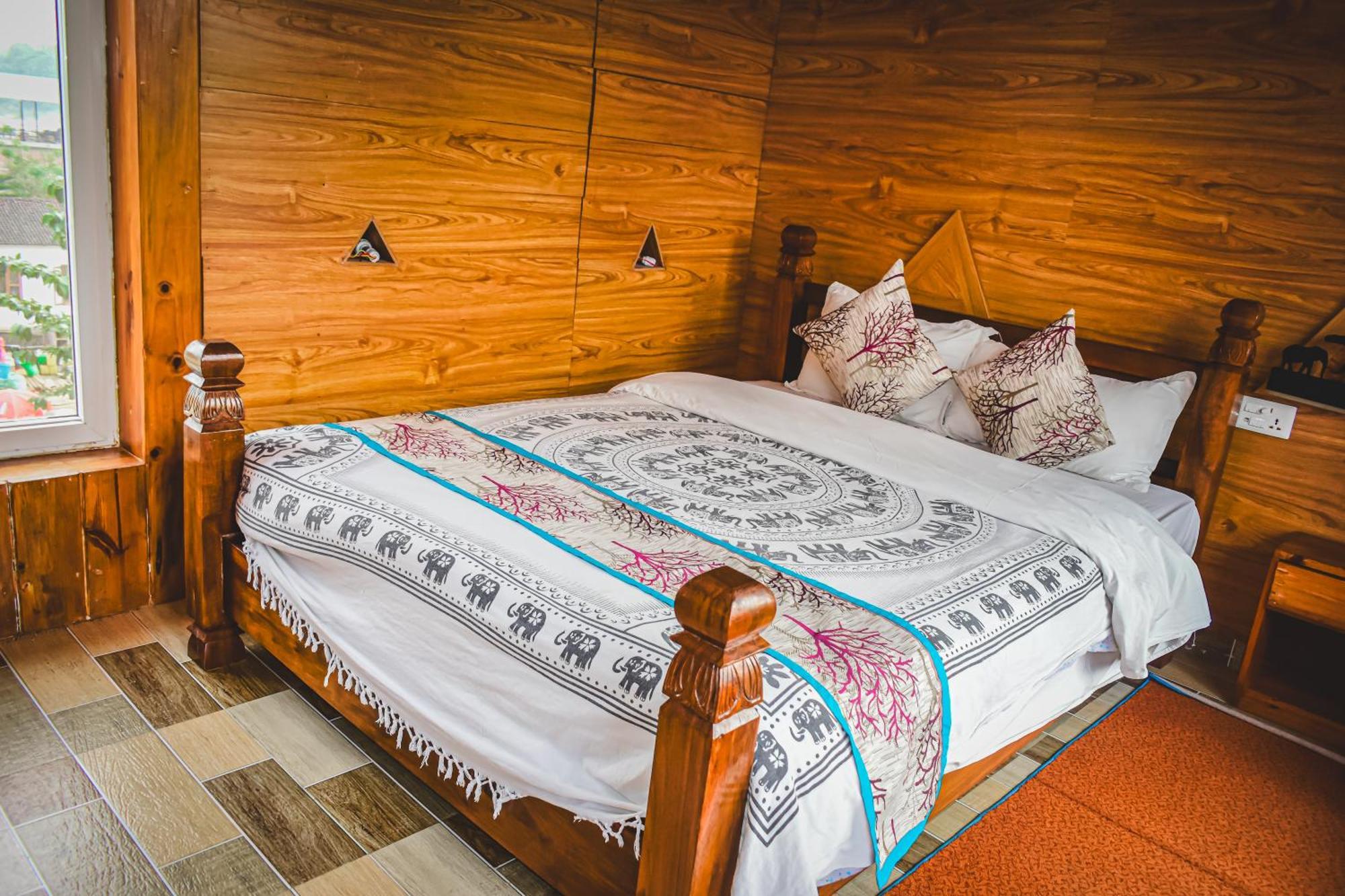 Hotel Riverside With Swimming Pool Sauraha Extérieur photo