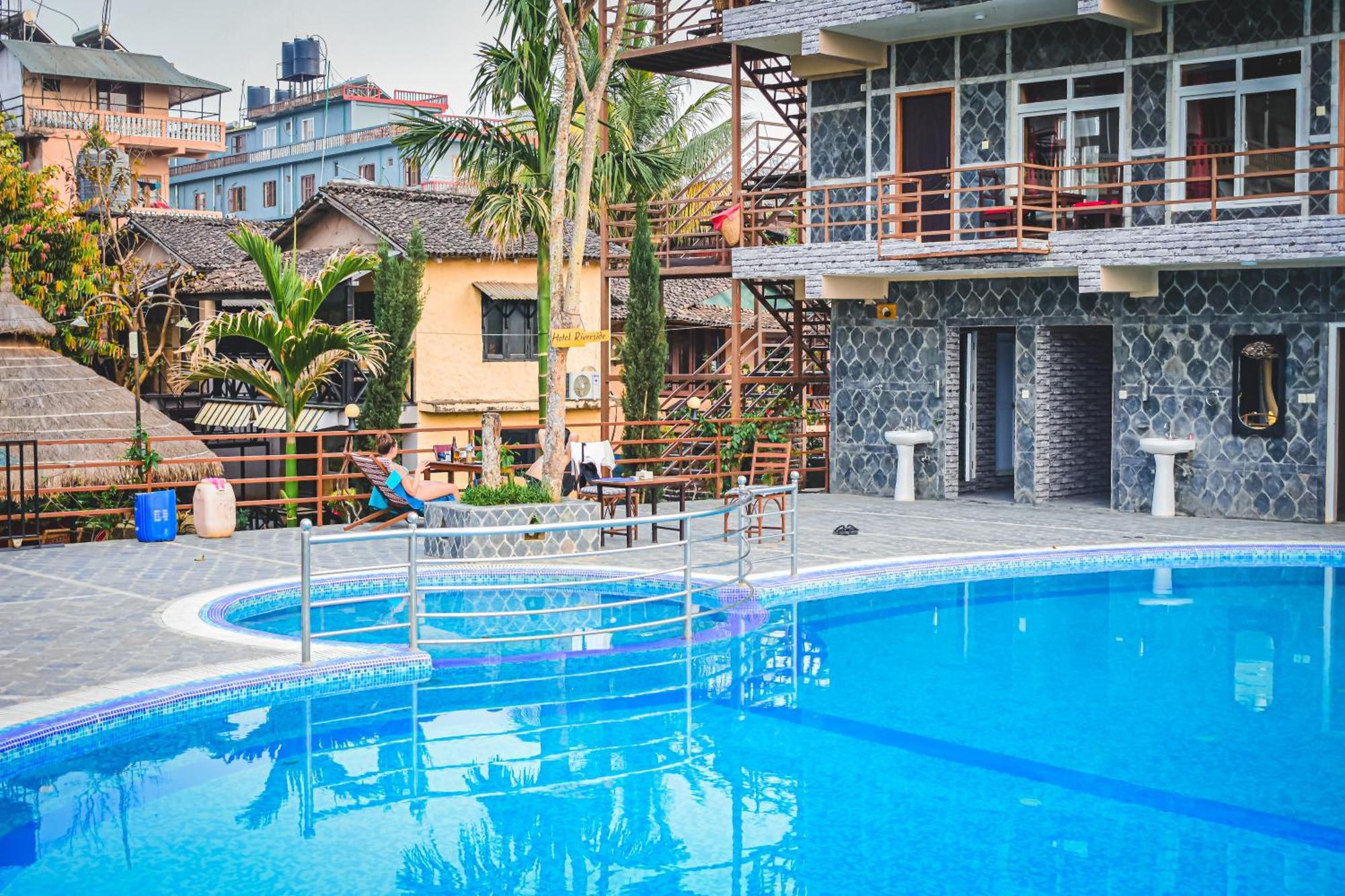 Hotel Riverside With Swimming Pool Sauraha Extérieur photo
