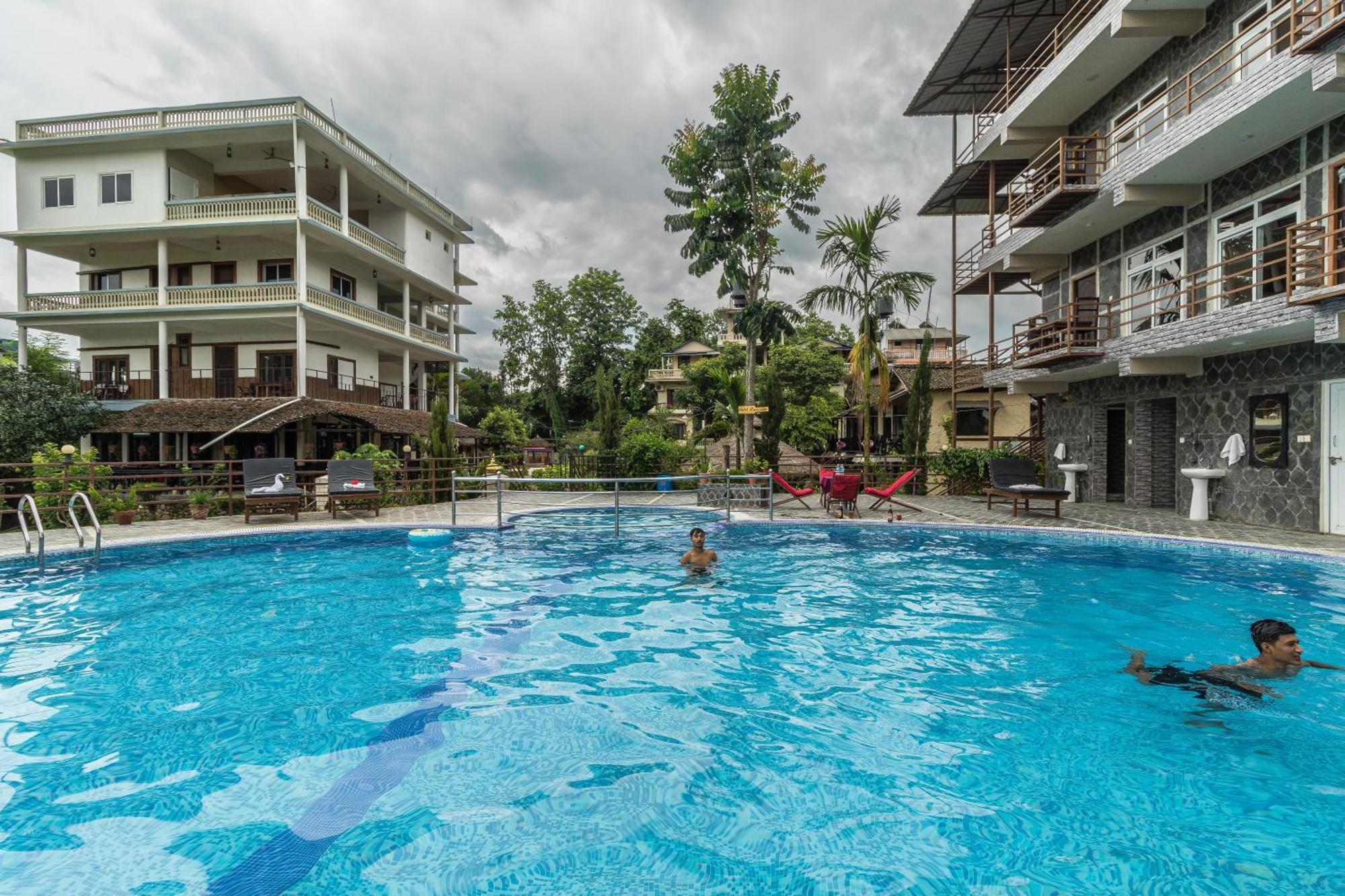 Hotel Riverside With Swimming Pool Sauraha Extérieur photo