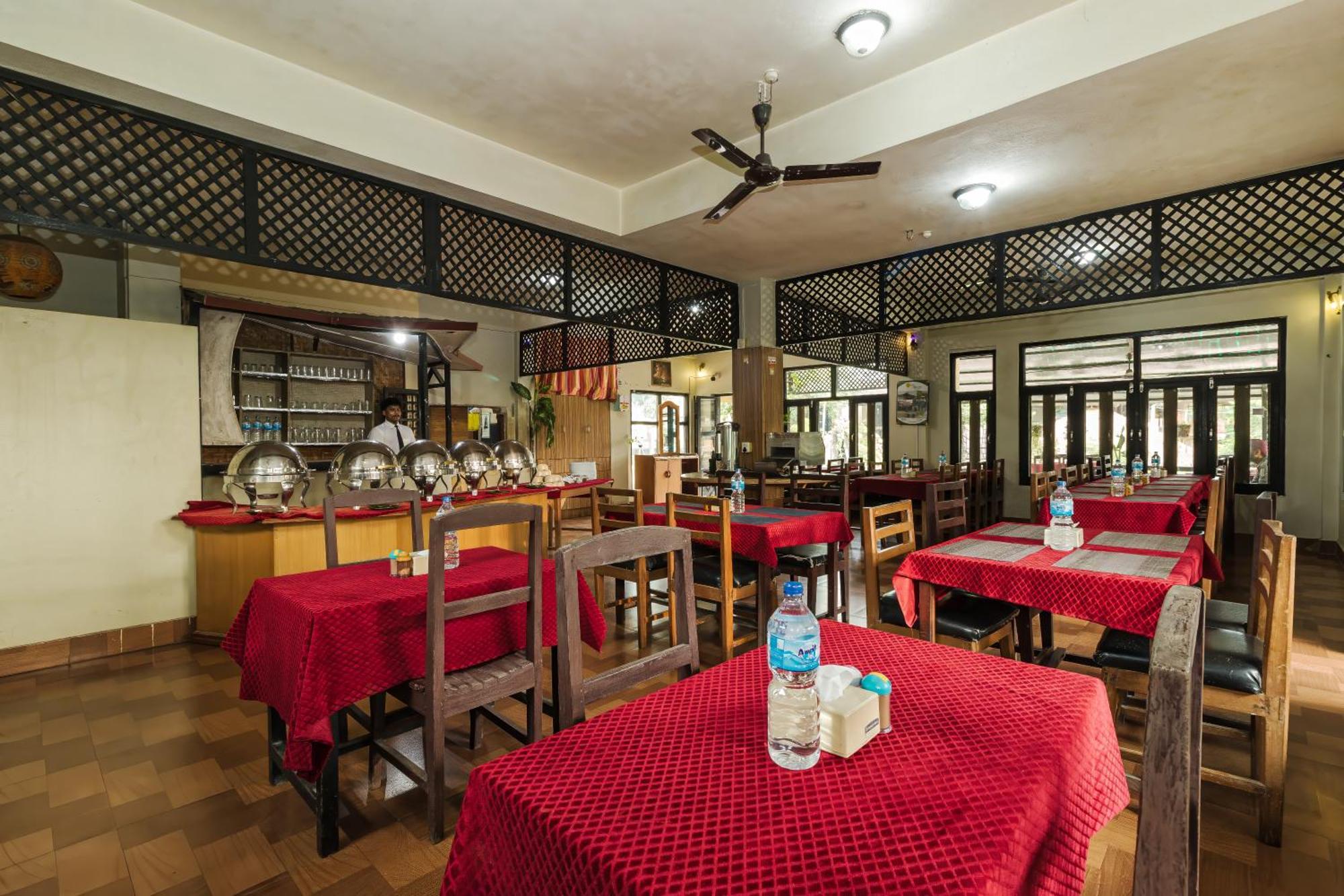 Hotel Riverside With Swimming Pool Sauraha Extérieur photo