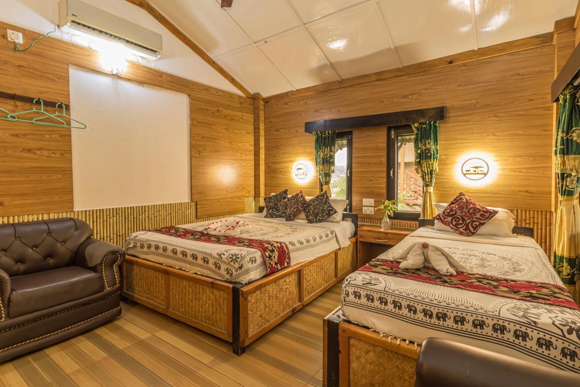 Hotel Riverside With Swimming Pool Sauraha Extérieur photo