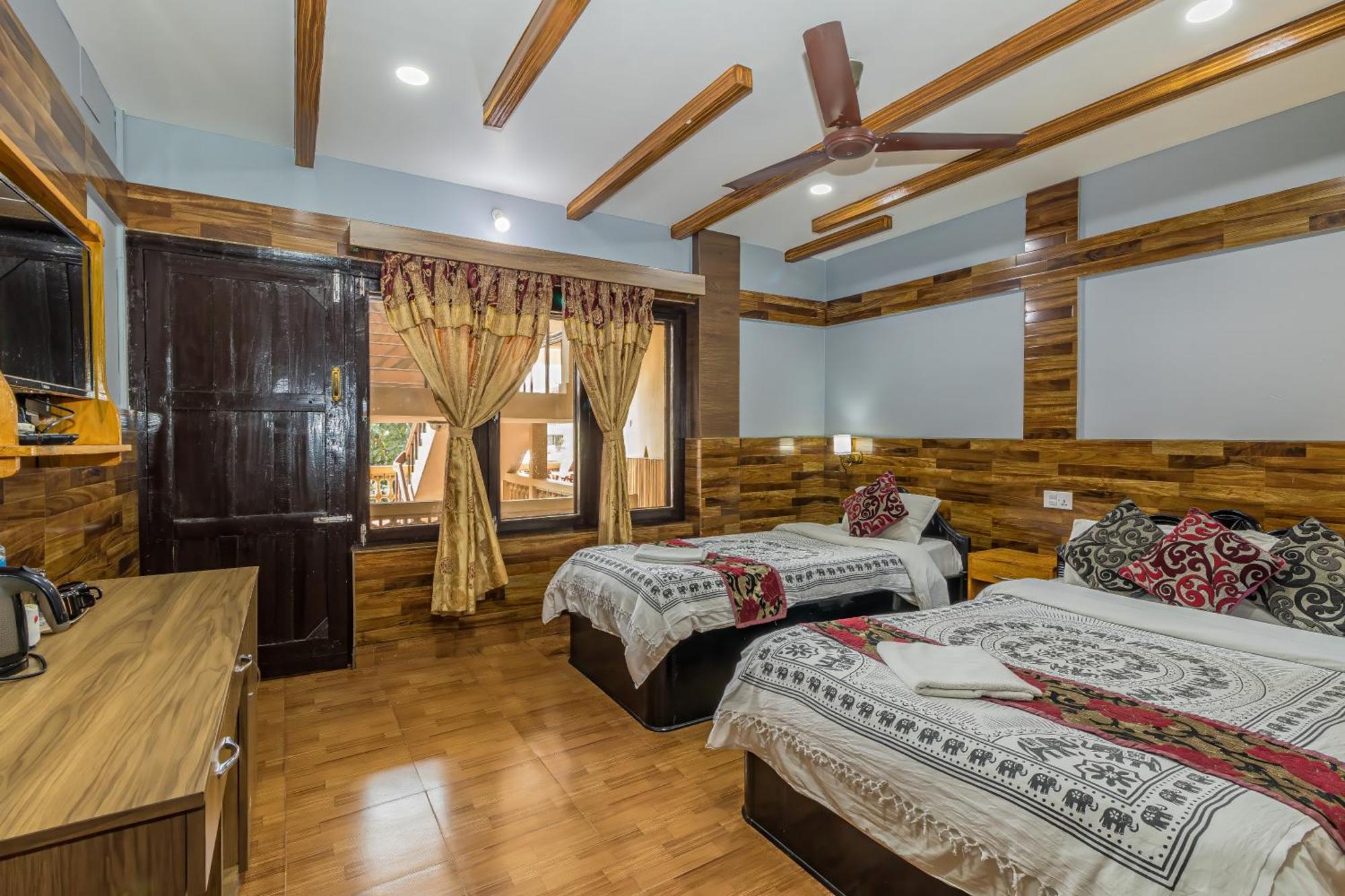 Hotel Riverside With Swimming Pool Sauraha Extérieur photo