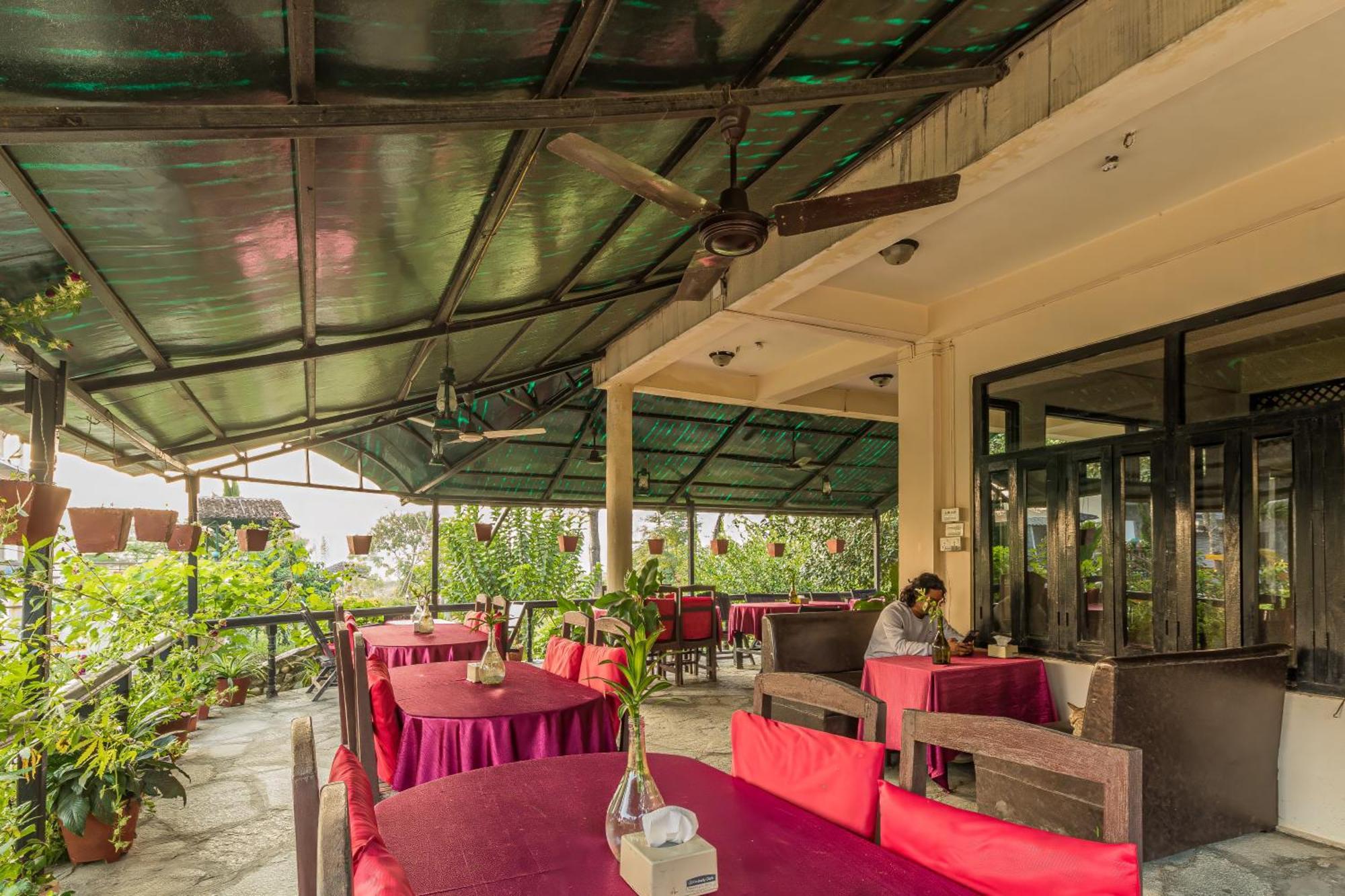 Hotel Riverside With Swimming Pool Sauraha Extérieur photo