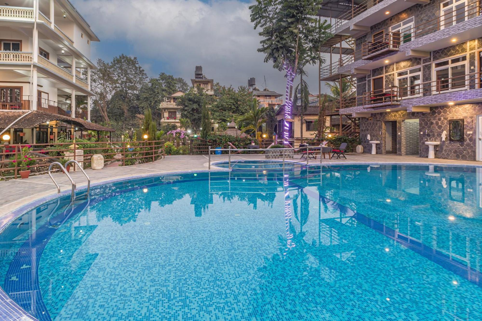 Hotel Riverside With Swimming Pool Sauraha Extérieur photo