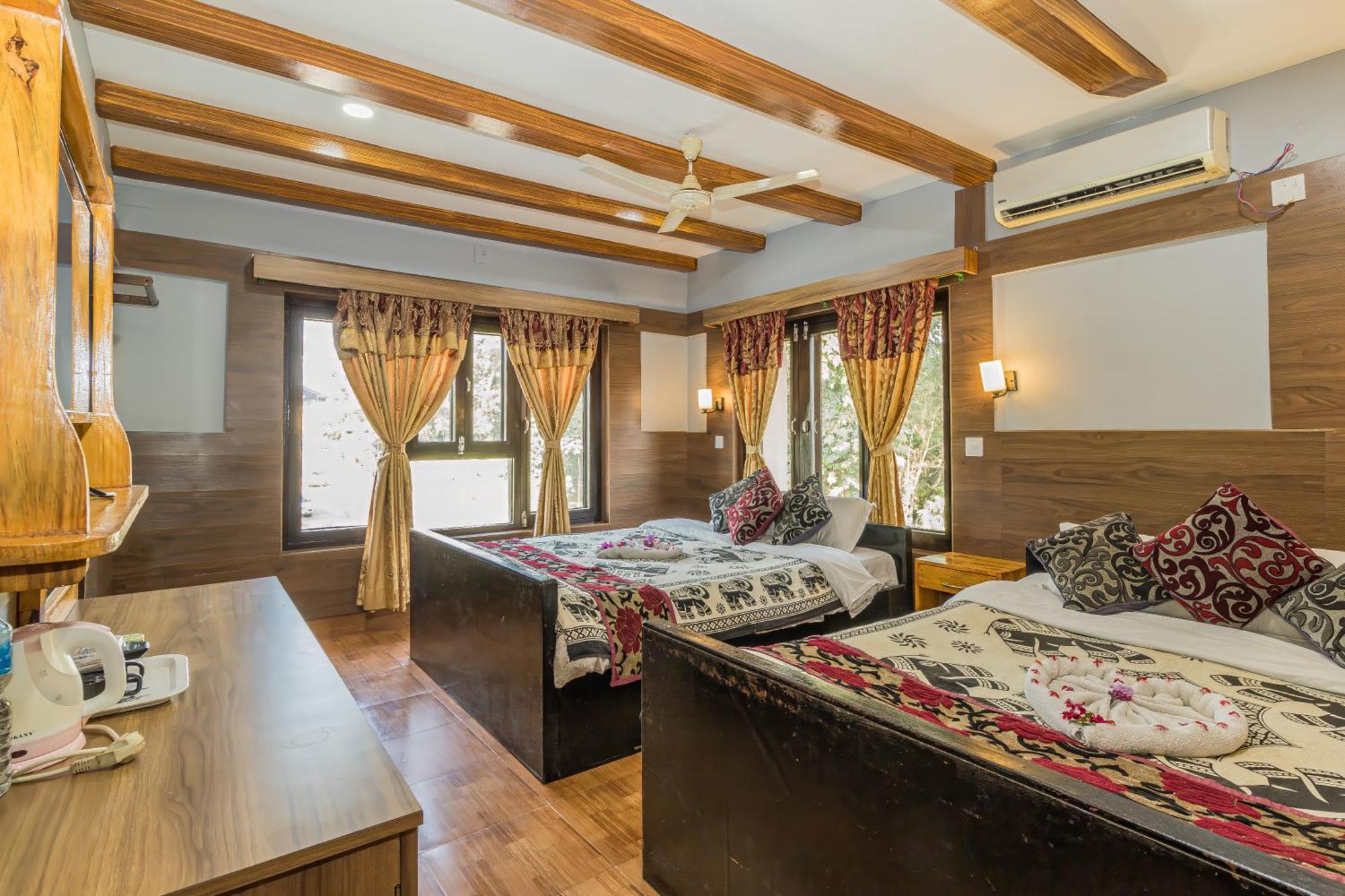 Hotel Riverside With Swimming Pool Sauraha Extérieur photo