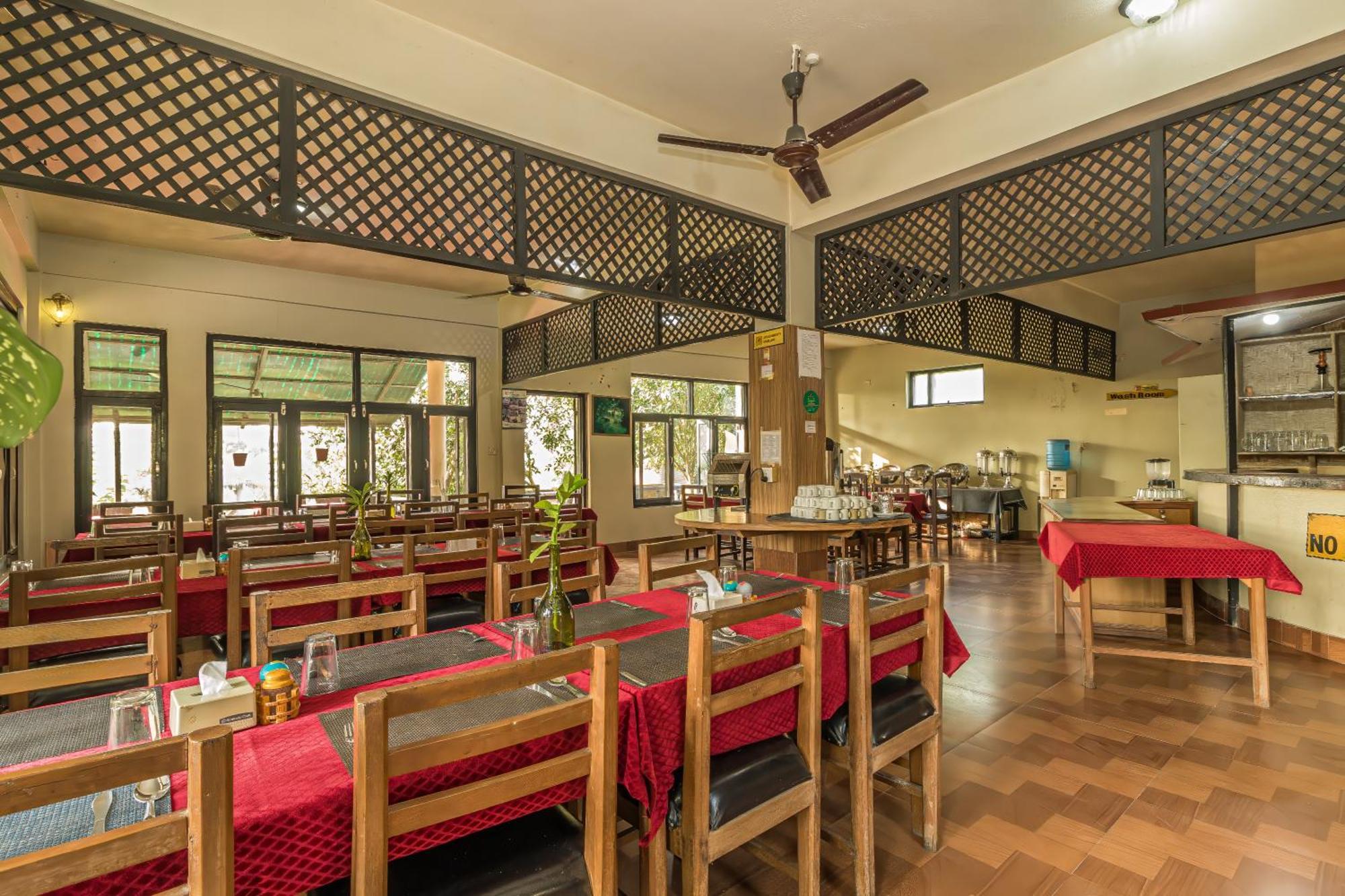 Hotel Riverside With Swimming Pool Sauraha Extérieur photo