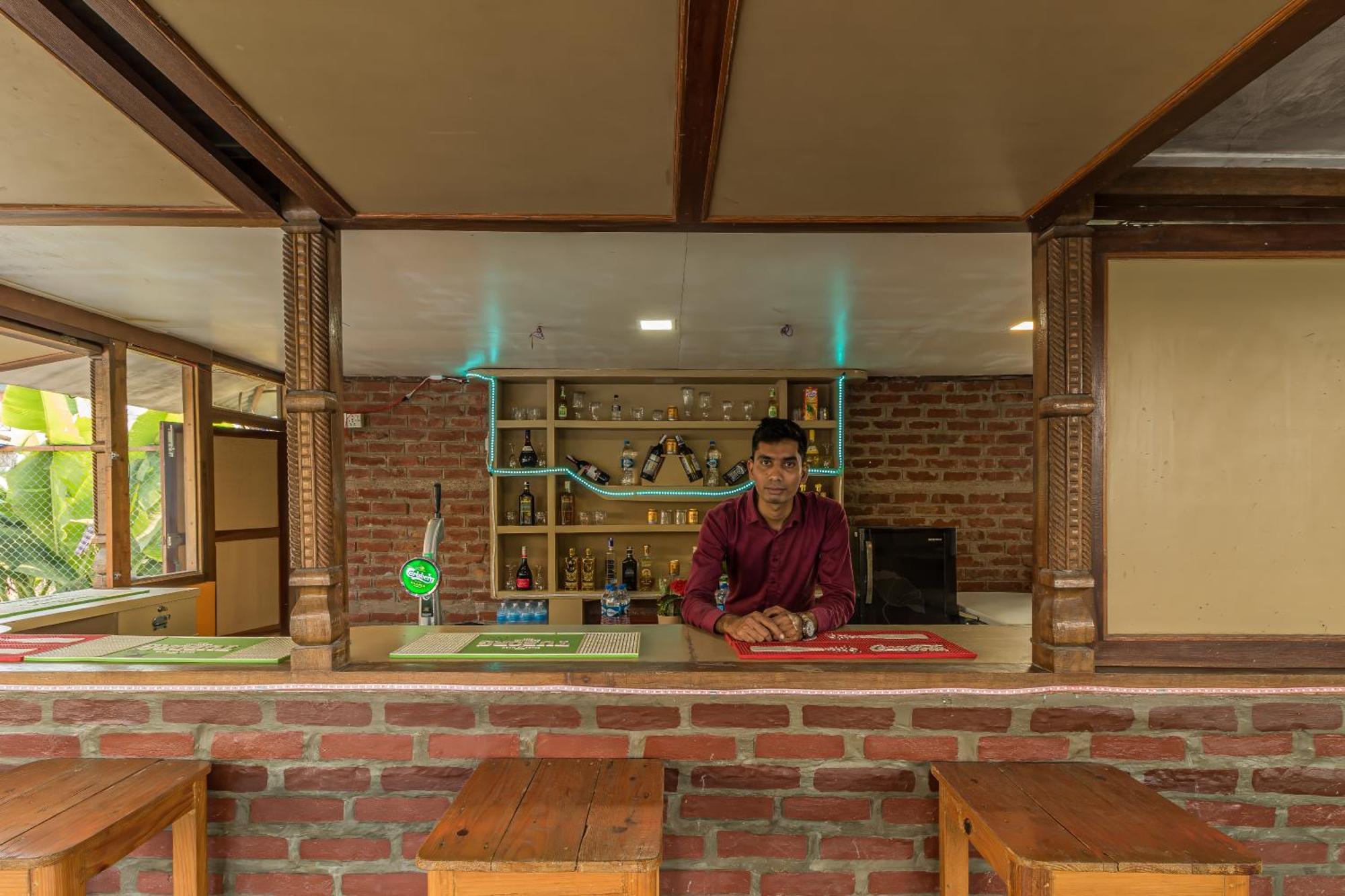 Hotel Riverside With Swimming Pool Sauraha Extérieur photo