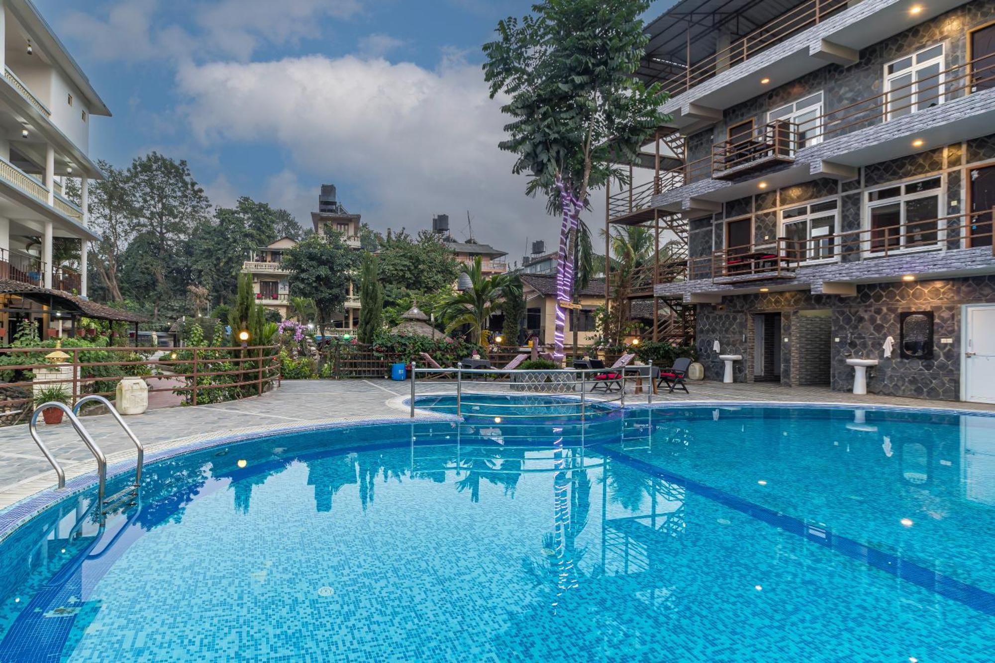 Hotel Riverside With Swimming Pool Sauraha Extérieur photo